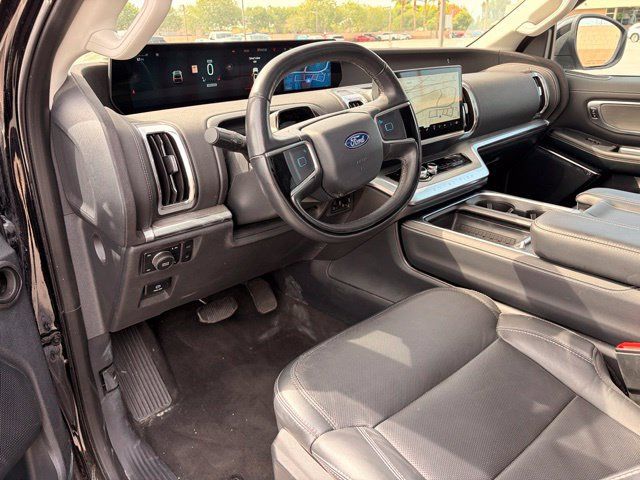 Used 2025 Ford Expedition Max Platinum AWD/4WD image 12