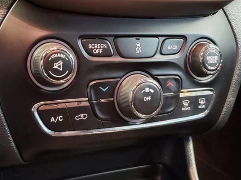 Used 2016 Jeep Cherokee Latitude w/ Safety/Convenience Group image 22