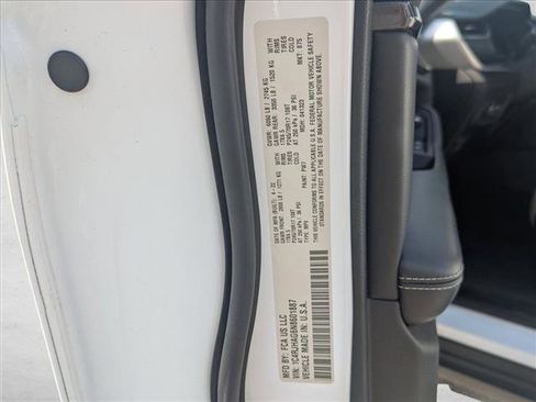 Used 2022 Jeep Grand Cherokee Laredo w/ Luxury Tech Group I image 15