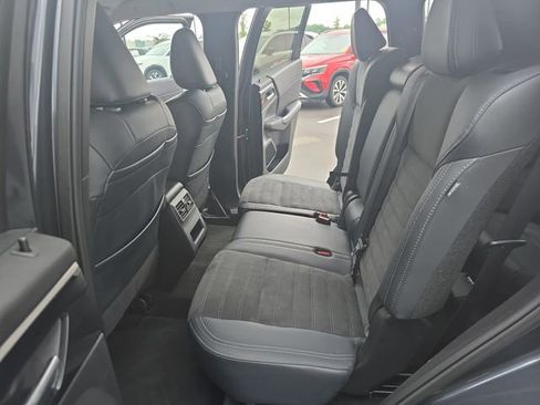 Used 2024 Mitsubishi Outlander SE AWD/4WD image 16