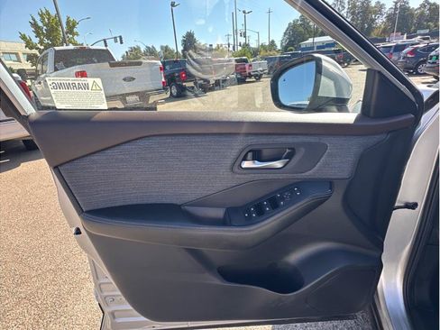 Used 2023 Nissan Rogue SV AWD/4WD image 15