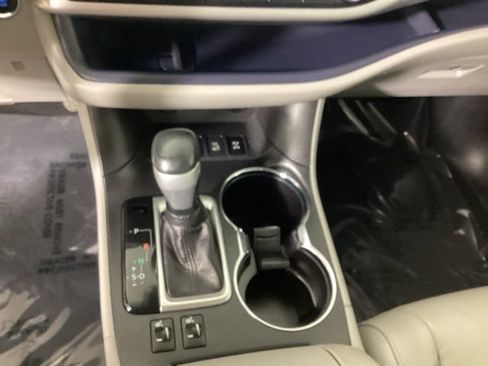 Used 2018 Toyota Highlander XLE AWD/4WD image 20