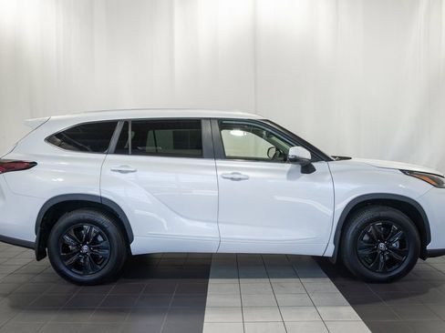 Used 2026 Toyota Highlander XLE AWD/4WD image 3