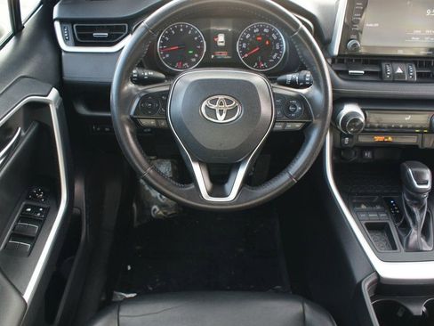 Used 2019 Toyota RAV4 XLE Premium image 5