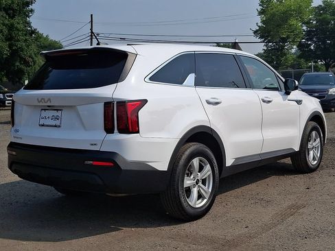 Certified 2023 Kia Sorento LX AWD/4WD image 6