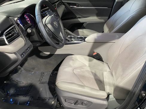 Used 2018 Toyota Camry XSE image 11