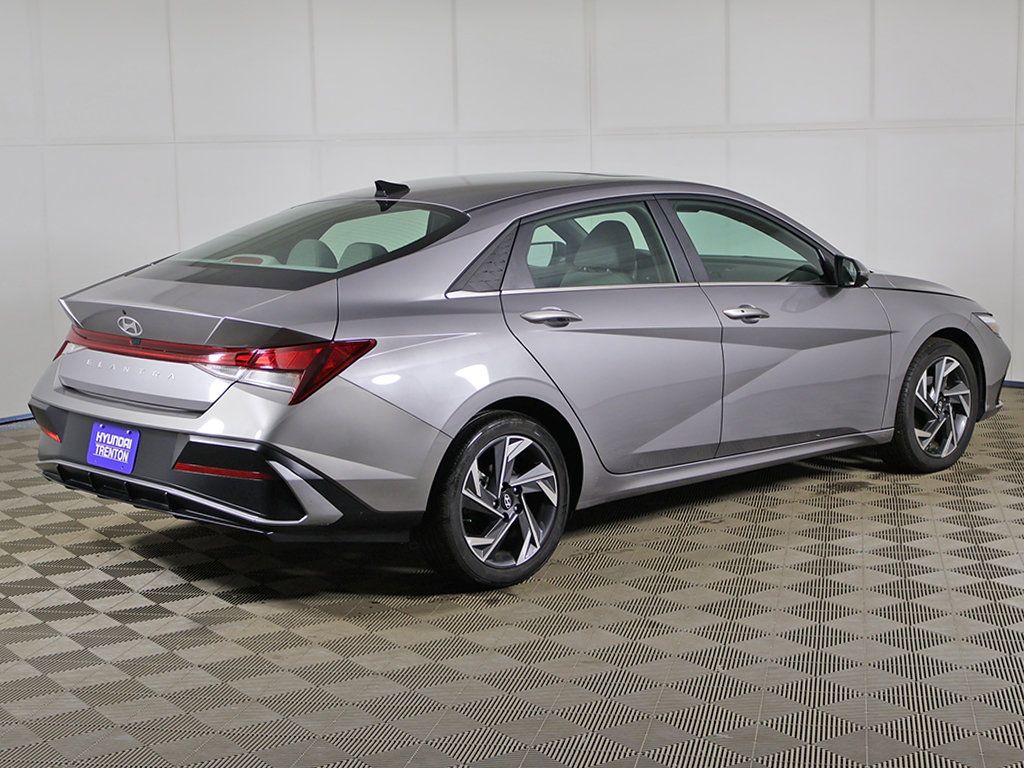 Certified 2024 Hyundai Elantra SEL w/ Convenience Package FWD image 11