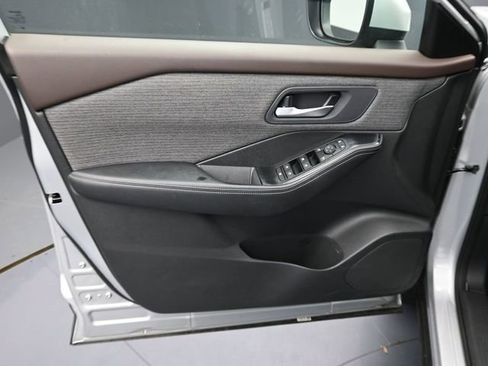 Used 2023 Nissan Rogue SV image 15