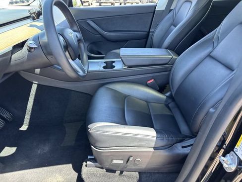 Used 2022 Tesla Model Y Long Range AWD/4WD image 19