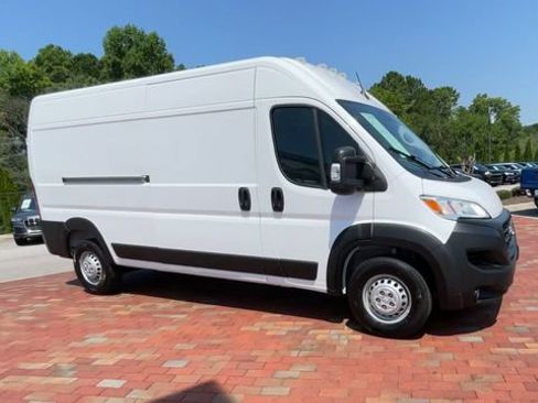 Used 2025 RAM ProMaster 2500 w/ Convenience Group FWD image 3