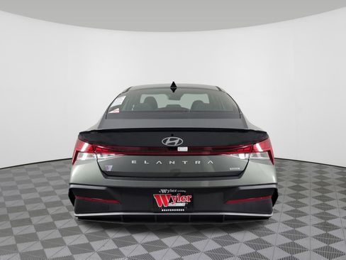 New 2025 Hyundai Elantra SEL image 37