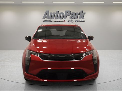 New 2027 Chrysler Pacifica Limited FWD image 3