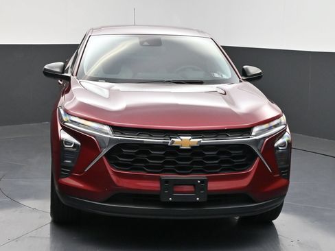 Used 2024 Chevrolet Trax LS w/ Driver Confidence Package FWD image 2