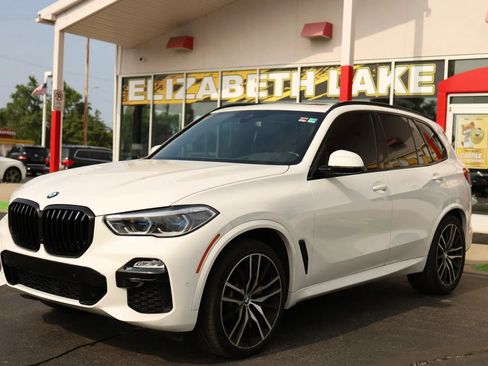 Used 2019 BMW X5 xDrive40i w/ M Sport Package AWD/4WD image 3