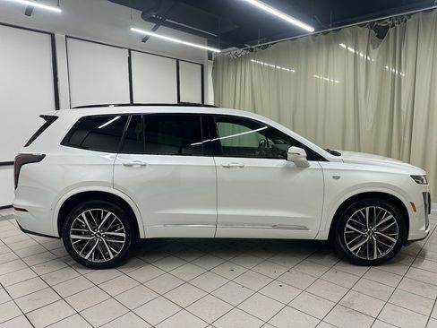 Used 2024 Cadillac XT6 Sport w/ Technology Package image 3