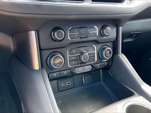Used 2024 Chevrolet Suburban LT RWD image 32