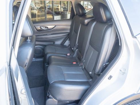 Used 2018 Nissan Rogue SL w/ Premium Package image 17