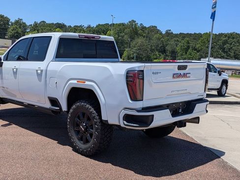 Used 2024 GMC Sierra 2500 AT4 w/ Technology Package AWD/4WD image 6