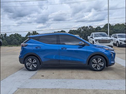 Used 2022 Chevrolet Bolt EUV LT w/ Convenience Package FWD image 6