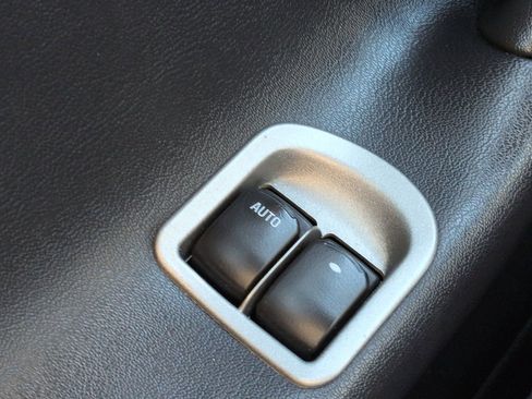 Used 2006 Pontiac Solstice 2DR CONV w/ Premium Package image 17