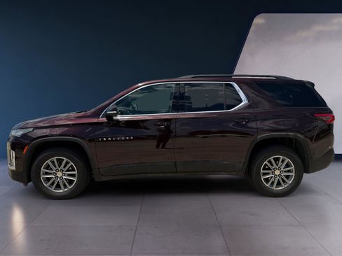 Used 2023 Chevrolet Traverse LT FWD image 2