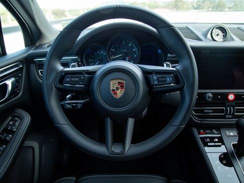 Certified 2026 Porsche Macan AWD/4WD image 16