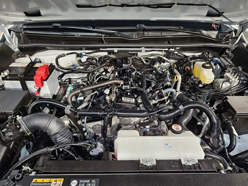 Certified 2025 Toyota 4Runner SR5 AWD/4WD image 19