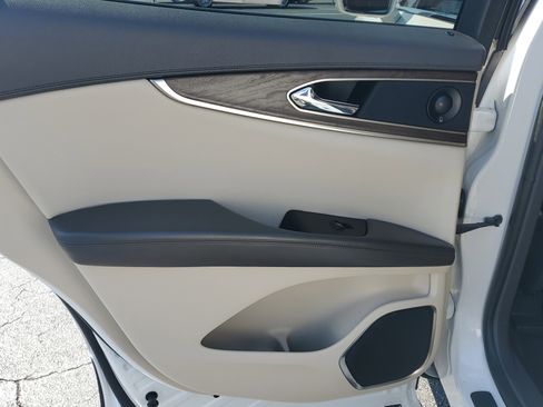 Used 2019 Lincoln Nautilus Reserve FWD image 13