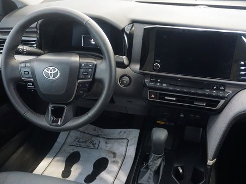 Used 2025 Toyota Camry LE image 29
