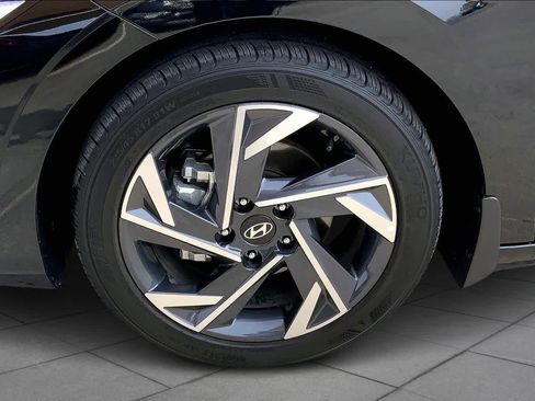 Used 2025 Hyundai Elantra Sport image 11