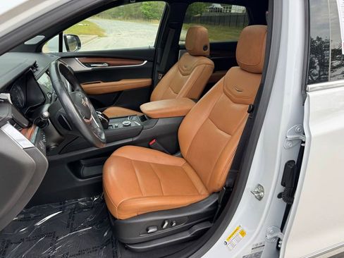 Certified 2024 Cadillac XT5 Premium Luxury w/ Technology Package AWD/4WD image 23