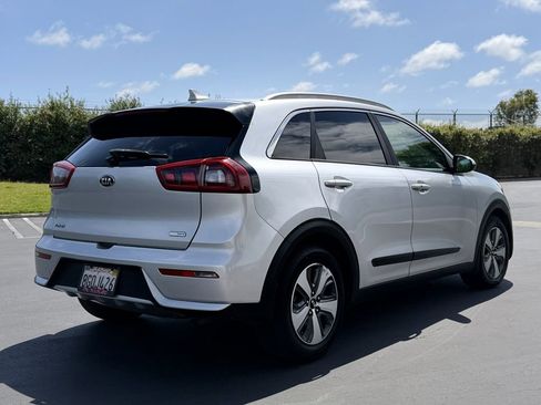 Used 2017 Kia Niro LX FWD image 8