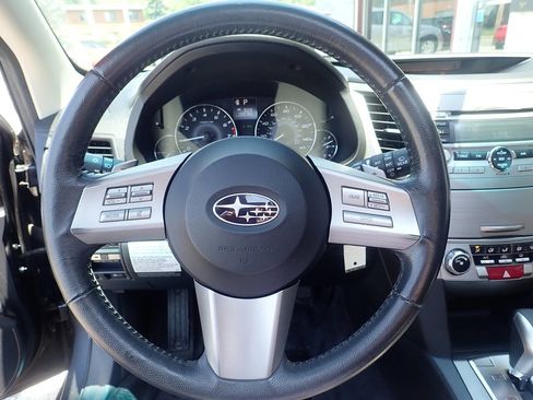 Used 2010 Subaru Outback 2.5i Premium image 8