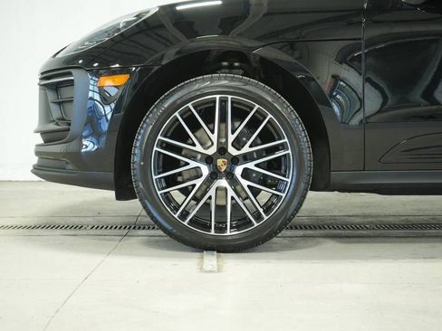 Certified 2025 Porsche Macan AWD/4WD image 41