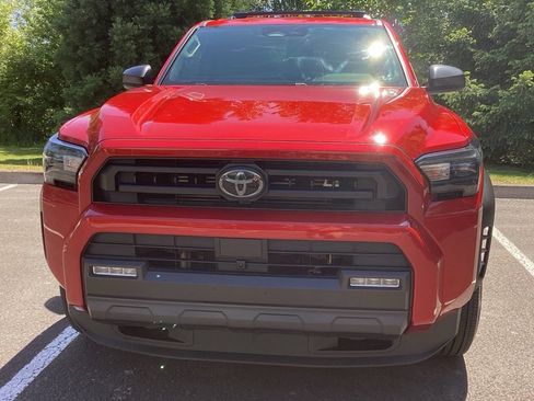 Used 2025 Toyota 4Runner SR5 AWD/4WD image 20