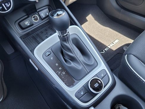 New 2025 Hyundai Venue Limited image 18