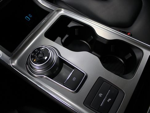 Used 2024 Ford Edge Titanium image 38