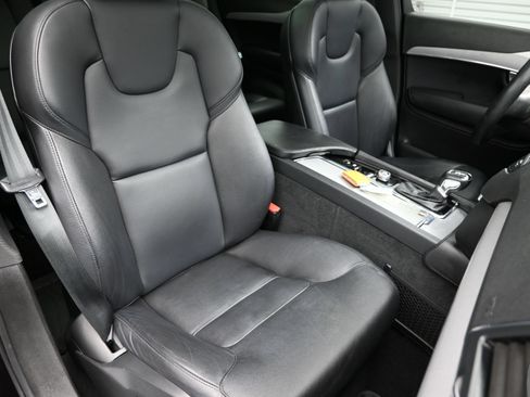 Used 2021 Volvo XC90 T5 Momentum w/ Protection Package Premier FWD image 41