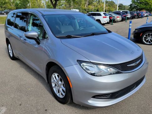 Used 2021 Chrysler Voyager LX image 15