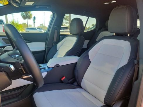 Certified 2025 Chevrolet Equinox EV LT image 17