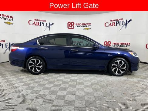 Used 2017 Honda Accord EX-L image 10
