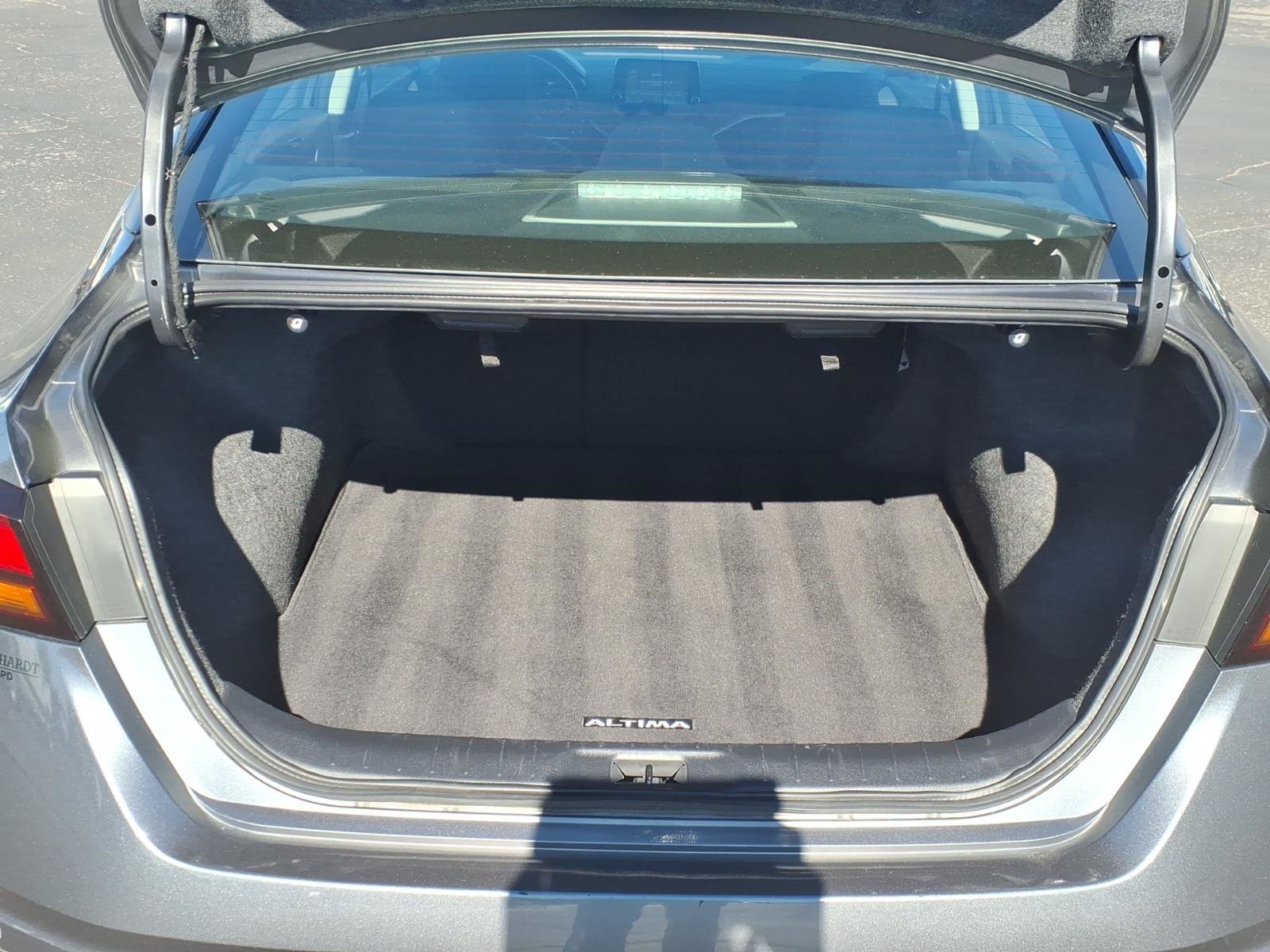 Used 2025 Nissan Altima 2.5 SV FWD image 15