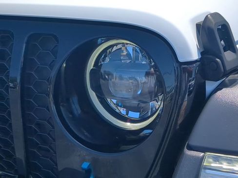Used 2023 Jeep Wrangler Unlimited w/ Convenience Group AWD/4WD image 10