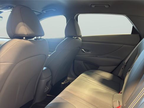 Used 2025 Hyundai Elantra SEL FWD image 18