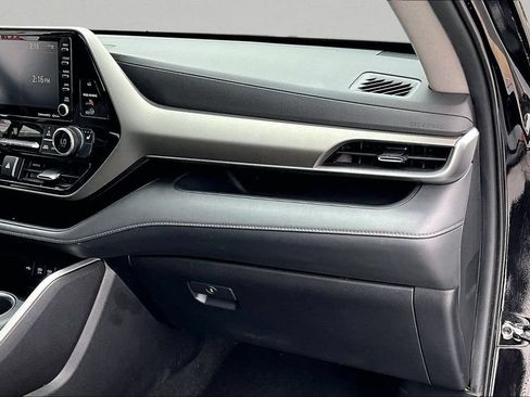 Used 2021 Toyota Highlander XLE AWD/4WD image 28