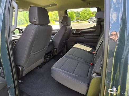 Used 2025 Chevrolet Silverado 1500 LT AWD/4WD image 11