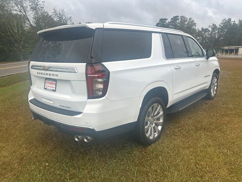 Used 2022 Chevrolet Suburban Premier image 8