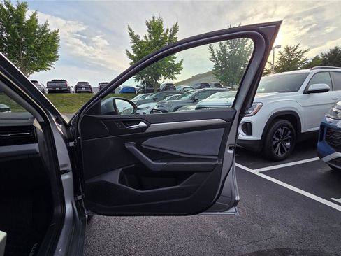 New 2026 Volkswagen Jetta SE FWD image 29