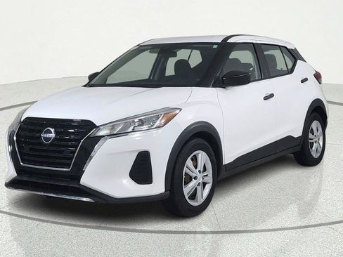 Used 2022 Nissan Kicks S FWD image 2
