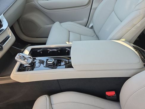 New 2026 Volvo XC90 B6 Ultra image 36